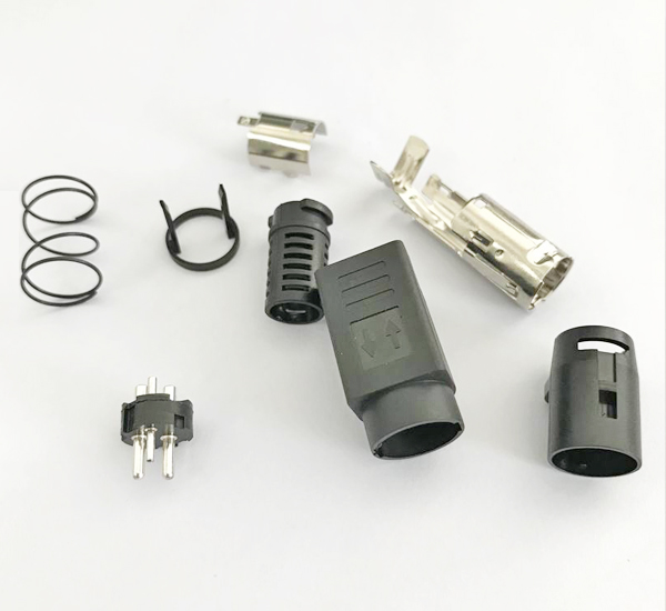 小编教您如何正确连接工业插头插座？